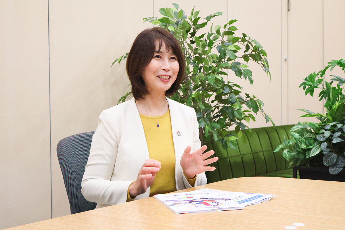 「サステナビリティ宣言」を公表した経緯について説明する相良部長