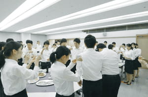 23年卒 夏季インターンシップ 阪急阪神ホールディングス株式会社 Recruiting Site 23年卒 夏季インターンシップ 阪急阪神ホールディングス株式会社 Recruiting Site